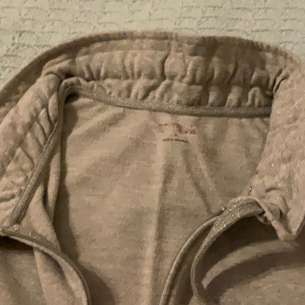 New York comfort zone gray sweatshirt. New without tags. - Picture 4 of 7